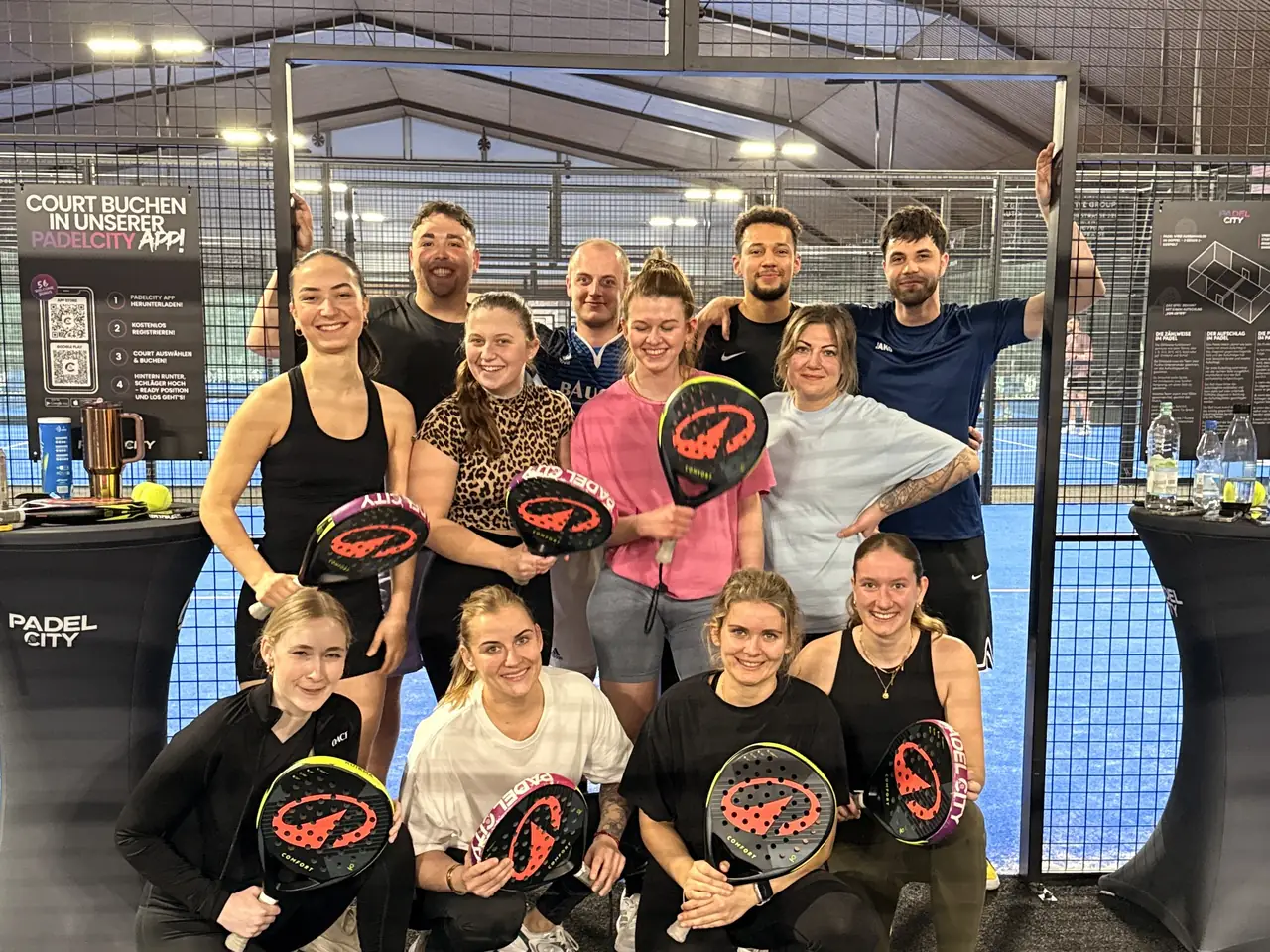 Nach dem Match: das komplette Padel-Team